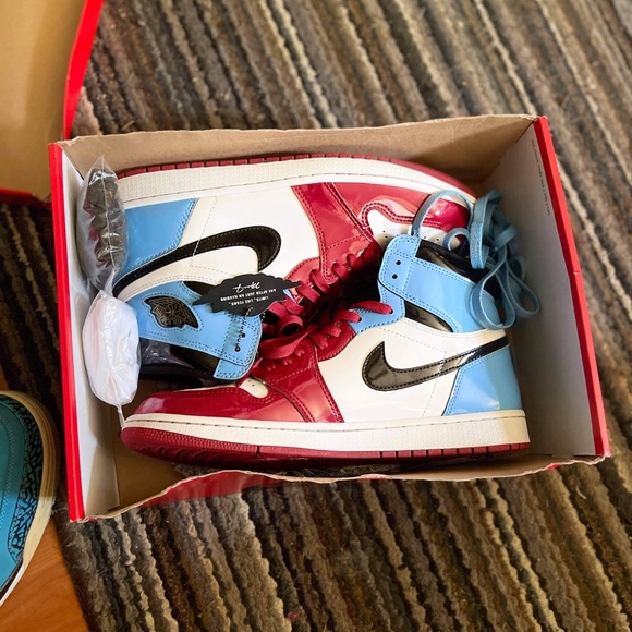 Air Jordan 1 OG HIGH UNC/CHI main image 8